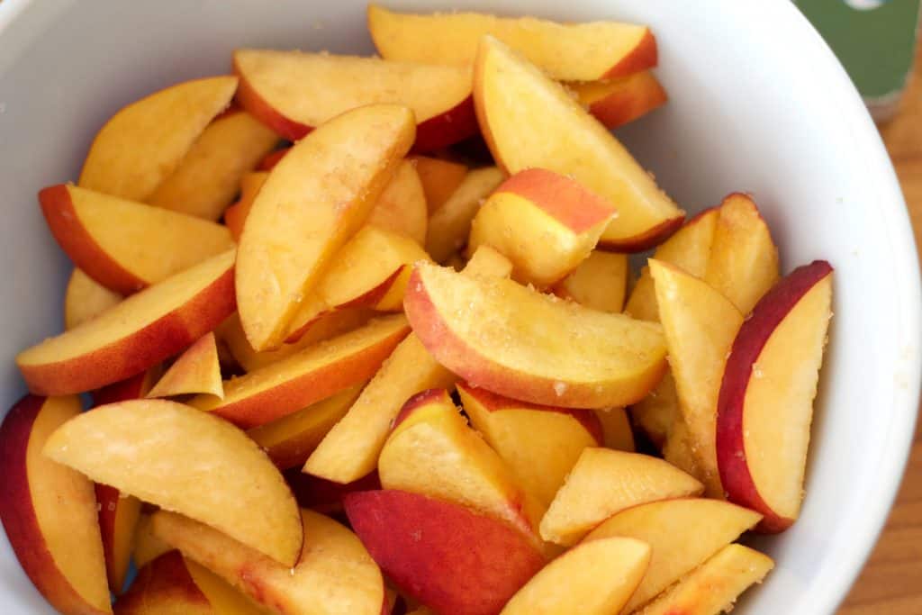 peach and blackberry crisp