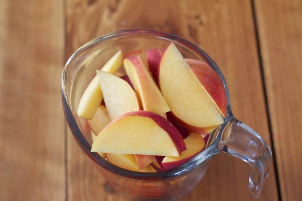 peach and blackberry crisp