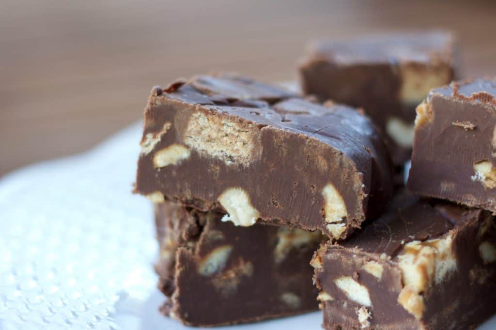 Nutty Candy Bar Fudge || Erin Brighton | #SundaySupper | gluten-free | dessert | chocolate | Halloween recipes