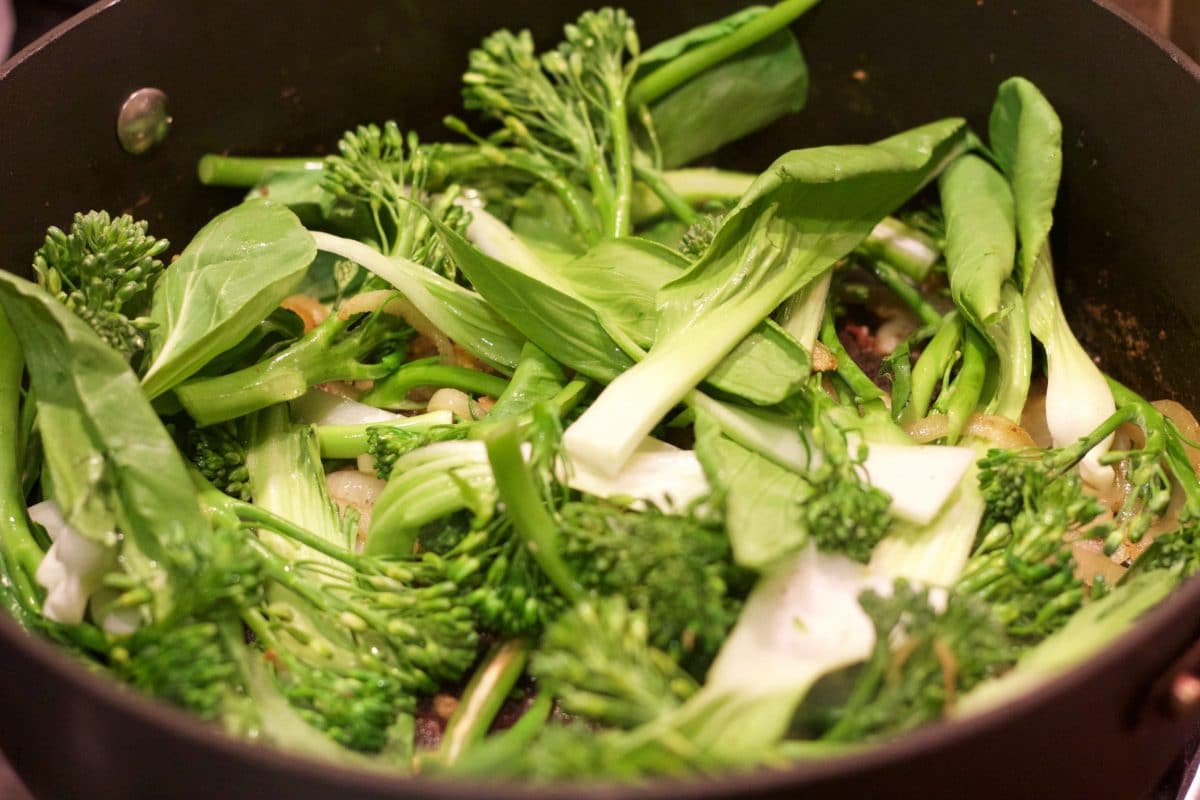 Garlicky Shrimp With Broccoli Rabe || Erin Brighton | easy dinners | eat local | Got To Be NC | seafood | whole30 | gluten free