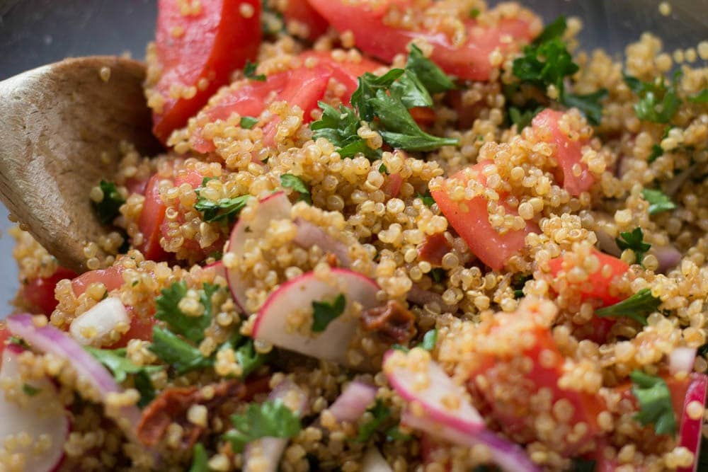 Farmers Market Quinoa Salad || Erin Brighton | #SundaySupper | gluten free | vegan | easy dinner |salad