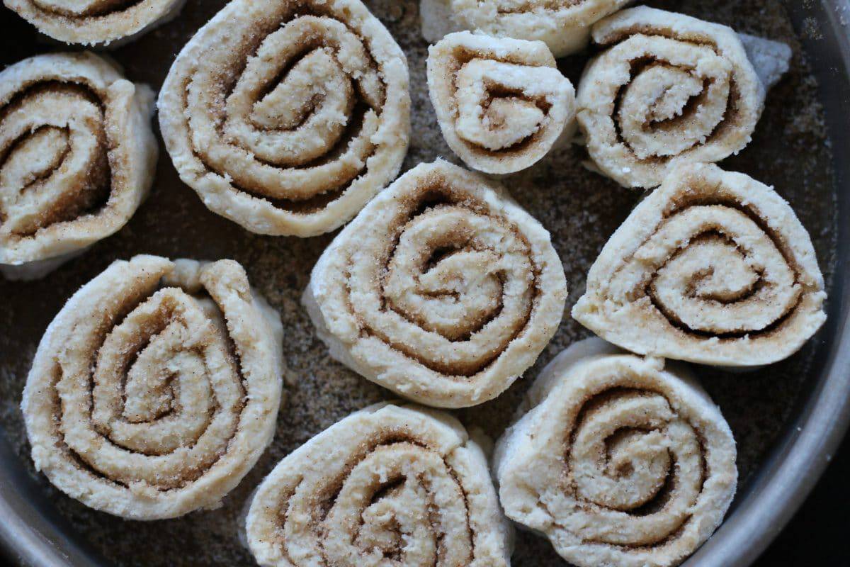 Easy Gluten-Free Cinnamon Rolls || Erin Brighton | breakfast | brunch | holiday baking | party food | copycat recipes