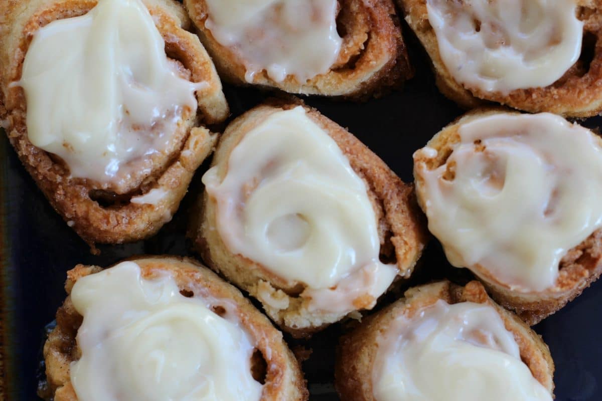 Easy Gluten-Free Cinnamon Rolls || Erin Brighton | breakfast | brunch | holiday baking | party food | copycat recipes