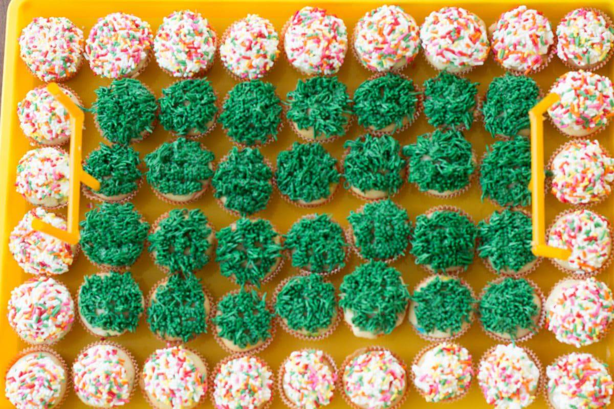 Football Field Mini Cupcakes || Erin Brighton | Super Bowl | Football Party | tailgating | cake decorating | gluten free | party food